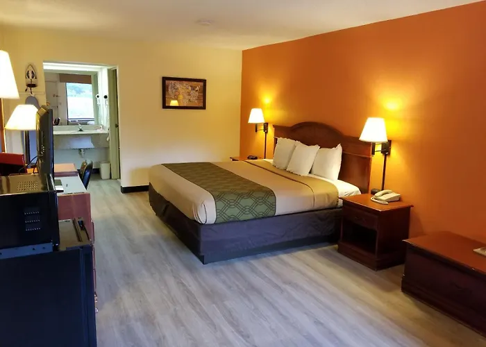 Econo Lodge Inn & Suites